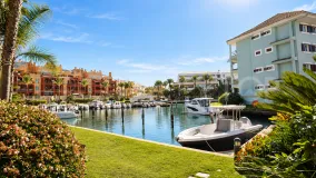 For sale apartment with 3 bedrooms in Sotogrande Puerto Deportivo