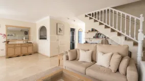 For sale duplex with 3 bedrooms in Elviria