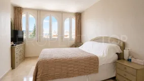 For sale duplex with 3 bedrooms in Elviria