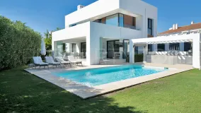 Villa for sale in Estepona