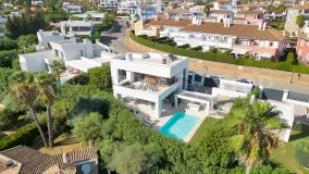 Villa for sale in Estepona