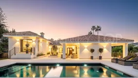 Villa with 5 bedrooms for sale in Nueva Andalucia