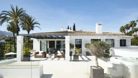 Villa with 7 bedrooms for sale in Nueva Andalucia