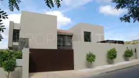 Los Arqueros villa for sale