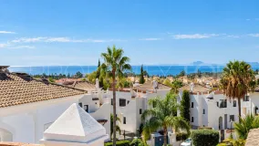 Villa de 4 dormitorios en venta en Selwo