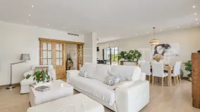 Comprar villa con 5 dormitorios en Marbella Este