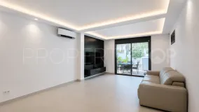 Se vende pareado en Nueva Andalucia de 9 dormitorios