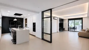 Se vende pareado en Nueva Andalucia de 9 dormitorios