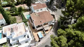 Se vende pareado en Nueva Andalucia de 9 dormitorios