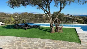 Villa con 4 dormitorios a la venta en Estepona