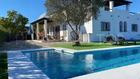 Villa con 4 dormitorios a la venta en Estepona