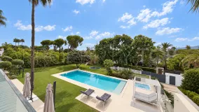 For sale villa with 6 bedrooms in Guadalmina Baja