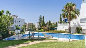 Apartamento con 3 dormitorios a la venta en Nueva Andalucia