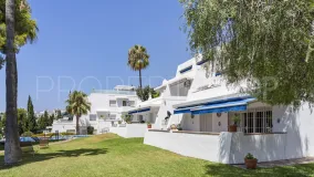 Apartamento con 3 dormitorios a la venta en Nueva Andalucia