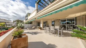 Apartamento en venta con 2 dormitorios en Nueva Andalucia