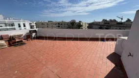Ático de 4 dormitorios en venta en Estepona