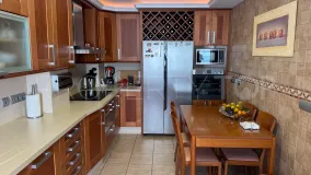 Ático de 4 dormitorios en venta en Estepona