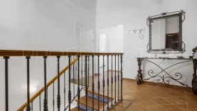 Adosado con 5 dormitorios en venta en Benahavis