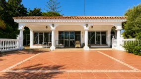 Se vende villa en Paraiso Medio