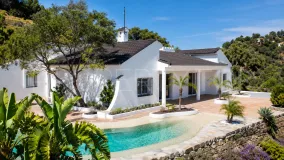 Se vende finca en Los Reales - Sierra Estepona de 5 dormitorios