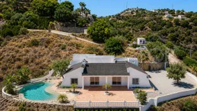 Se vende finca en Los Reales - Sierra Estepona de 5 dormitorios