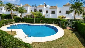 Adosado en venta con 3 dormitorios en Estepona Oeste
