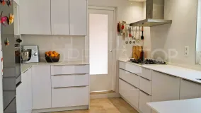 Pareado en venta en Avda de Andalucia - Sierra de Estepona con 4 dormitorios