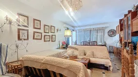 Se vende apartamento en Estepona Puerto con 3 dormitorios