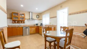 Apartamento con 3 dormitorios a la venta en Estepona Casco Antiguo
