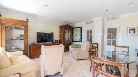 Apartamento con 3 dormitorios a la venta en Estepona Casco Antiguo