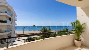Apartamento con 3 dormitorios a la venta en Estepona Casco Antiguo