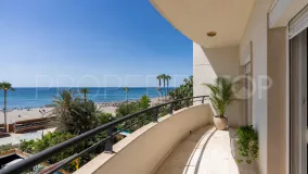 Apartamento con 3 dormitorios a la venta en Estepona Casco Antiguo