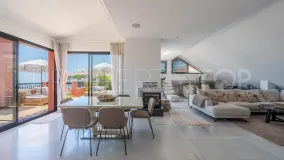 Comprar atico duplex en Calahonda con 4 dormitorios