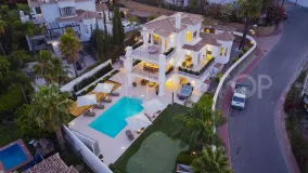 Villa con 6 dormitorios en venta en Nueva Andalucia