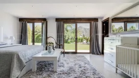 Comprar villa con 6 dormitorios en Las Brisas