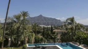 Comprar villa con 6 dormitorios en Las Brisas