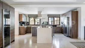 Comprar villa con 6 dormitorios en Las Brisas