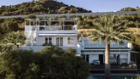 Villa for sale in Nueva Andalucia