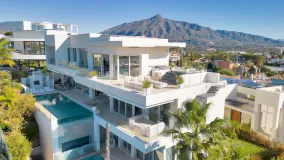 Comprar villa en Nueva Andalucia de 5 dormitorios