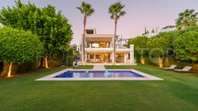 Se vende villa en Nueva Andalucia de 6 dormitorios