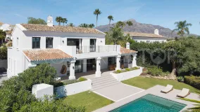 5 bedrooms villa for sale in Nueva Andalucia