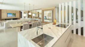 Villa for sale in Nueva Andalucia with 5 bedrooms