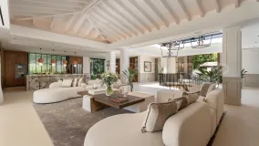 For sale 6 bedrooms villa in Nueva Andalucia