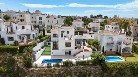 Villa de 4 dormitorios en venta en Estepona