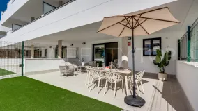For sale 2 bedrooms ground floor apartment in Estepona