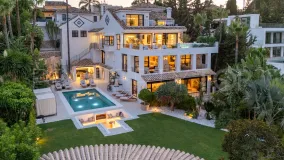 For sale villa with 6 bedrooms in Nueva Andalucia