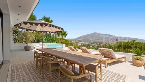 For sale villa with 6 bedrooms in Nueva Andalucia
