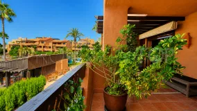 Apartamento en venta de 3 dormitorios en Estepona