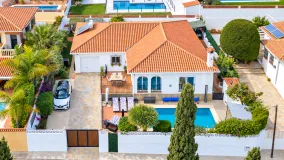 Casa en venta en La Duquesa con 4 dormitorios