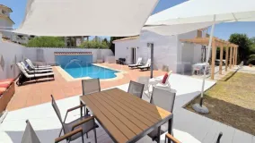 Villa a la venta en La Duquesa con 5 dormitorios